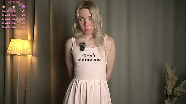 Snapshot of DianeHonnette chatting on February 2026 08:11:02 PM DianeHonnette online show from February 2026 08:11:02 PM