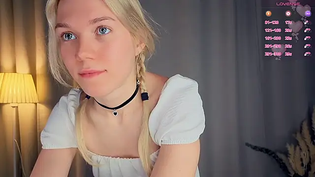 Snapshot of DianeHonnette chatting on January 2026 06:33:01 PM DianeHonnette online show from January 2026 06:33:01 PM