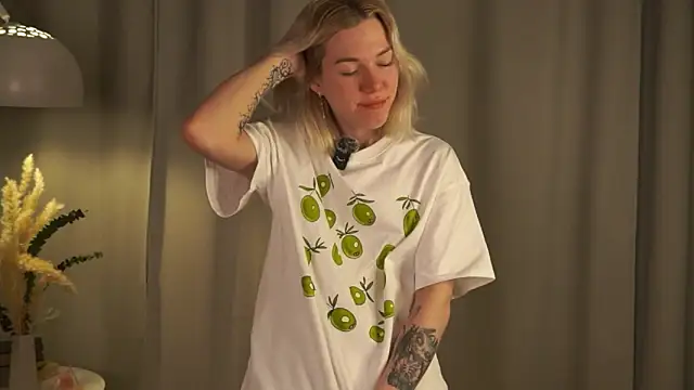 DianeHonnette online show from April 2026 07:20:02 PM