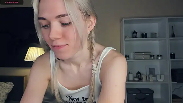 Snapshot of DianeHonnette chatting on December 2025 07:14:02 PM DianeHonnette online show from December 2025 07:14:02 PM