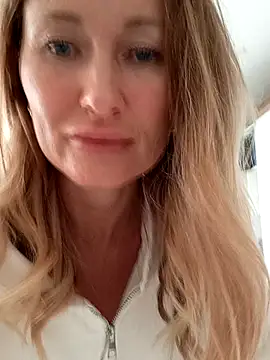 Snapshot of Risky-SquirtingGirl chatting on September 2025 10:20:02 AM Risky-SquirtingGirl online show from September 2025 10:20:02 AM