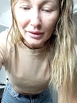 Snapshot of Risky-SquirtingGirl chatting on September 2025 10:20:01 AM Risky-SquirtingGirl online show from September 2025 10:20:01 AM