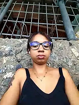 Snapshot of Suzanelee1 chatting on November 2025 06:13:01 PM Suzanelee1 online show from November 2025 06:13:01 PM