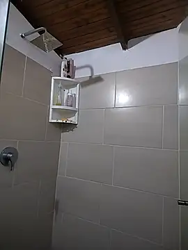 Snapshot of Suzanelee1 chatting on November 2025 04:22:02 PM Suzanelee1 online show from November 2025 04:22:02 PM