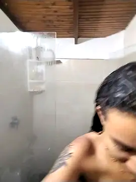 Snapshot of Suzanelee1 chatting on November 2025 04:11:02 PM Suzanelee1 online show from November 2025 04:11:02 PM