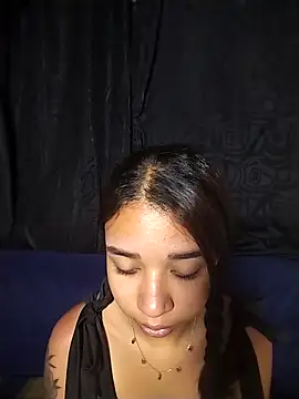 Snapshot of Suzanelee1 chatting on November 2025 11:31:02 PM Suzanelee1 online show from November 2025 11:31:02 PM