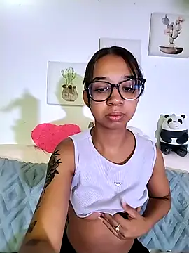 Suzanelee1 online show from September 2025 01:15:02 PM