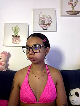 Snapshot of Suzanelee1 chatting on January 2026 01:27:01 PM Suzanelee1 online show from January 2026 01:27:01 PM