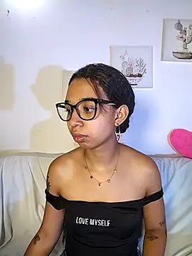 Snapshot of Suzanelee1 chatting on November 2025 02:26:01 AM Suzanelee1 online show from November 2025 02:26:01 AM