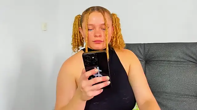 Cherrysweetyx online show from March 2026 05:40:01 PM