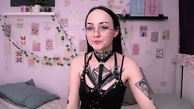 MollyKissy online show from October 2025 09:55:01 AM