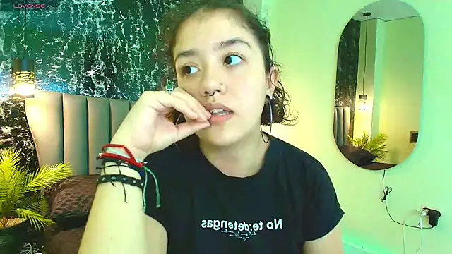 Nia-Stark online show from September 2025 03:18:01 PM