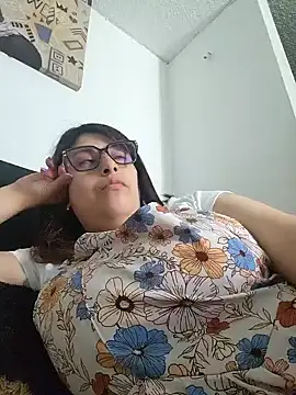 queenalexxa111 online show from March 2026 06:20:01 PM