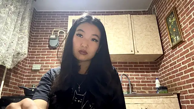 Snapshot of EmmaLeexth chatting on November 2025 01:49:01 PM EmmaLeexth online show from November 2025 01:49:01 PM