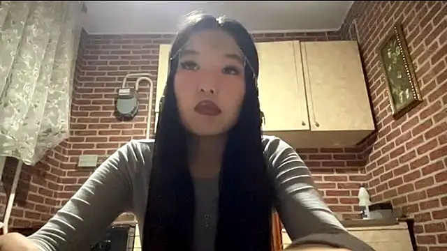 Snapshot of EmmaLeexth chatting on November 2025 01:10:02 PM EmmaLeexth online show from November 2025 01:10:02 PM