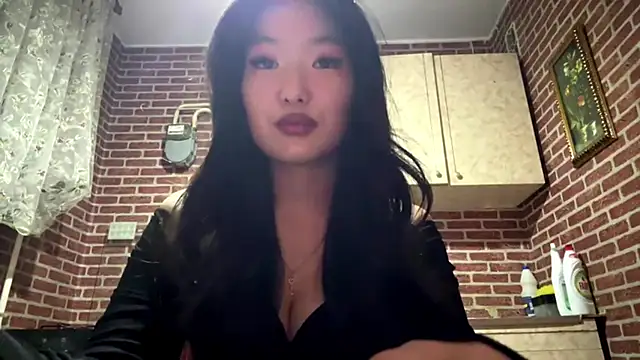 EmmaLeexth online show from December 2025 03:58:02 PM