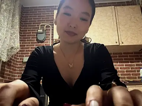 Snapshot of EmmaLeexth chatting on September 2025 06:58:01 PM EmmaLeexth online show from September 2025 06:58:01 PM