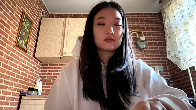 EmmaLeexth online show from March 2026 10:24:01 AM