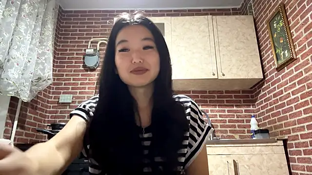 Snapshot of EmmaLeexth chatting on October 2025 03:00:02 PM EmmaLeexth online show from October 2025 03:00:02 PM