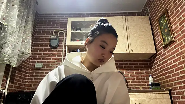 Snapshot of EmmaLeexth chatting on November 2025 01:26:02 PM EmmaLeexth online show from November 2025 01:26:02 PM