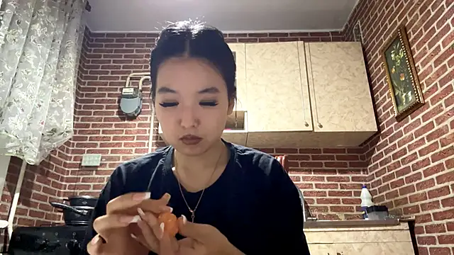 Snapshot of EmmaLeexth chatting on November 2025 01:04:01 PM EmmaLeexth online show from November 2025 01:04:01 PM