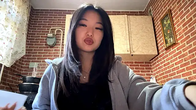 EmmaLeexth online show from March 2026 10:25:02 AM