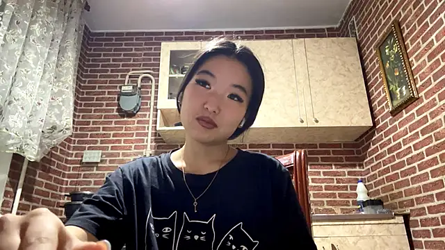 Snapshot of EmmaLeexth chatting on November 2025 12:31:02 PM EmmaLeexth online show from November 2025 12:31:02 PM