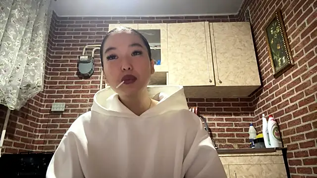 EmmaLeexth online show from December 2025 02:09:01 PM