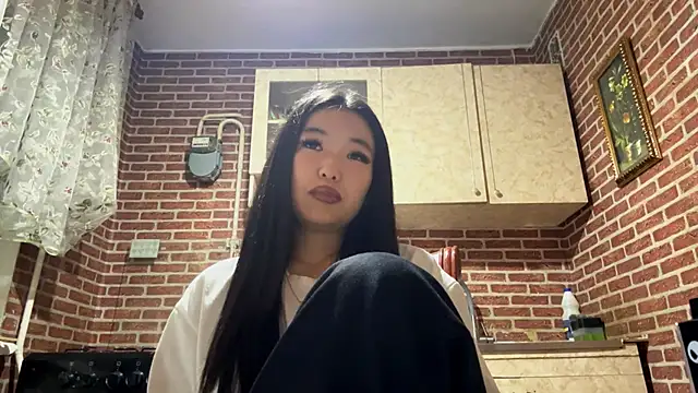 Snapshot of EmmaLeexth chatting on November 2025 02:10:01 PM EmmaLeexth online show from November 2025 02:10:01 PM