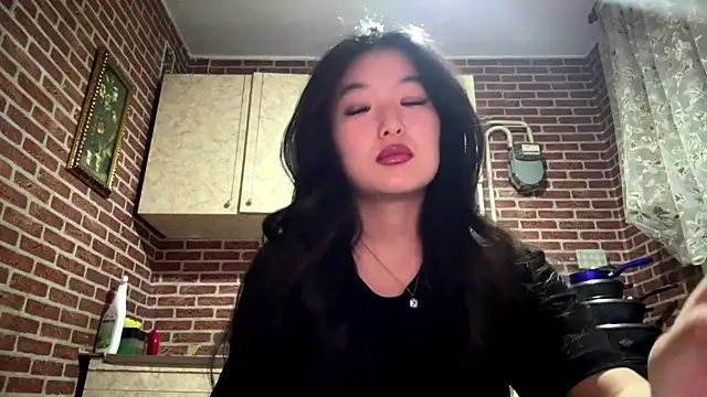 EmmaLeexth online show from January 2026 02:13:01 PM