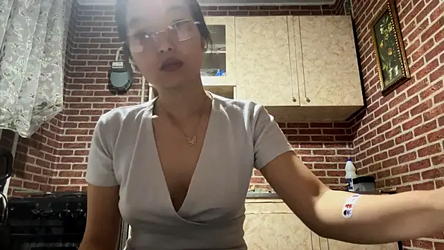 Snapshot of EmmaLeexth chatting on September 2025 01:17:01 PM EmmaLeexth online show from September 2025 01:17:01 PM