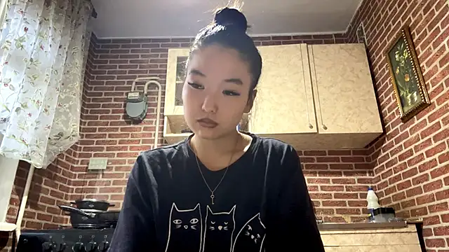 Snapshot of EmmaLeexth chatting on November 2025 11:37:01 AM EmmaLeexth online show from November 2025 11:37:01 AM