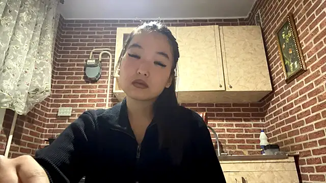 Snapshot of EmmaLeexth chatting on November 2025 12:31:02 PM EmmaLeexth online show from November 2025 12:31:02 PM