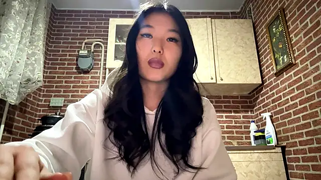 EmmaLeexth online show from February 2026 02:04:01 PM