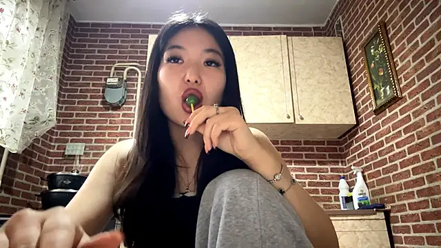 EmmaLeexth online show from March 2026 10:10:02 AM