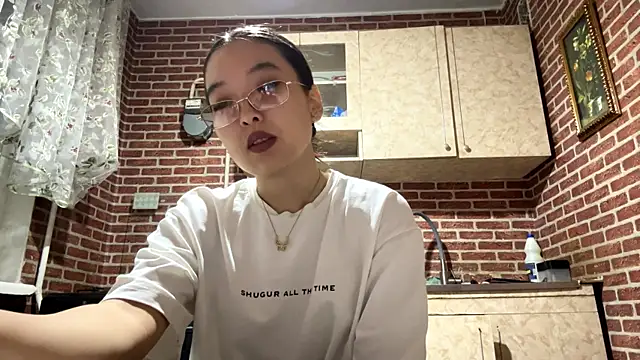 Snapshot of EmmaLeexth chatting on October 2025 02:09:02 PM EmmaLeexth online show from October 2025 02:09:02 PM