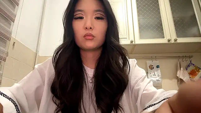 EmmaLeexth online show from April 2026 04:05:01 PM