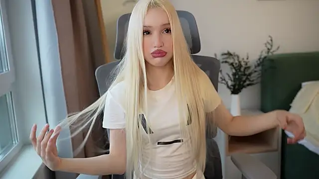 Laura Obsidian online show from November 2025 07:13:01 AM