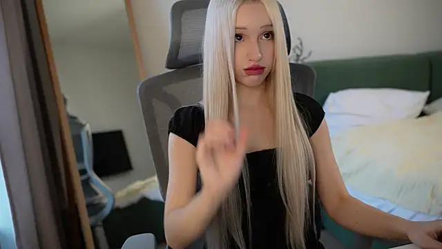 Laura Obsidian online show from November 2025 07:13:02 AM