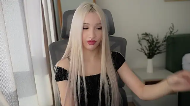 Laura Obsidian online show from November 2025 07:56:01 AM