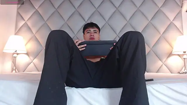 Clement Reyes online show from October 2025 12:52:01 PM