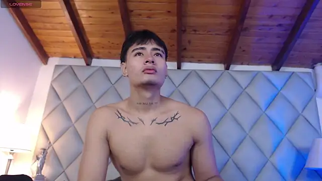 Snapshot of Clement_Reyes chatting on October 2025 12:48:02 PM Clement Reyes online show from October 2025 12:48:02 PM