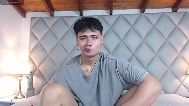 Clement Reyes online show from October 2025 01:02:01 PM