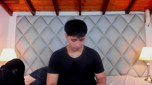 Snapshot of Clement_Reyes chatting on November 2025 04:28:01 PM Clement Reyes online show from November 2025 04:28:01 PM