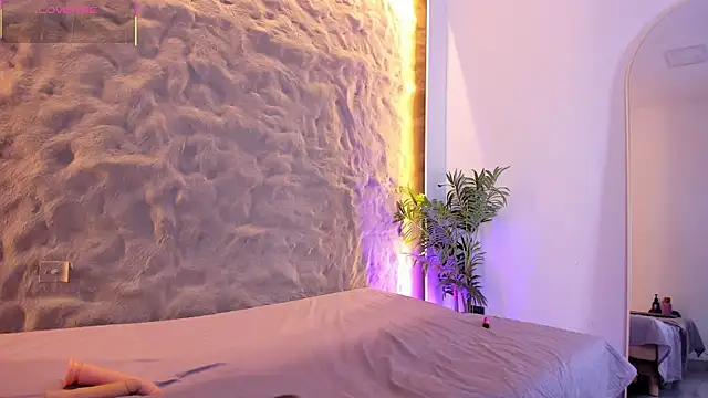 Naomy gyal online show from December 2025 07:13:01 PM