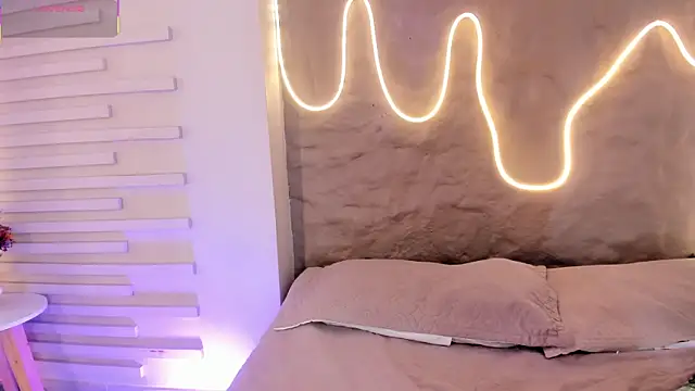 Naomy gyal online show from November 2025 07:13:02 PM