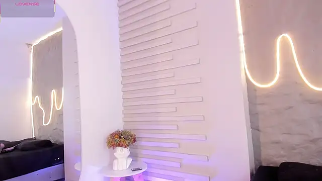 Naomy gyal online show from November 2025 07:25:02 PM