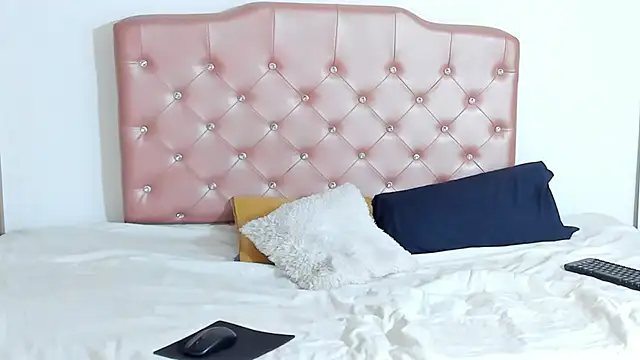 IslaRose7 online show from March 2026 12:46:01 PM