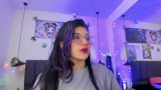 Snapshot of SabrinaV_ chatting on June 2026 11:18:02 AM SabrinaV online show from June 2026 11:18:02 AM