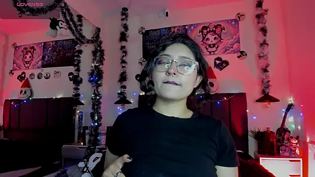 Snapshot of SabrinaV_ chatting on December 2025 11:38:02 AM SabrinaV online show from December 2025 11:38:02 AM